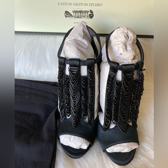 Gorgeous Leon Max Black Beaded Party Heels, 6.5 - Picture 4 of 16